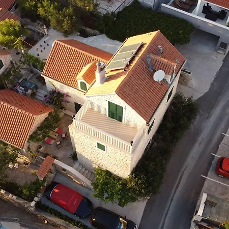 In Mit Privatem Balkon By Interhome شقة