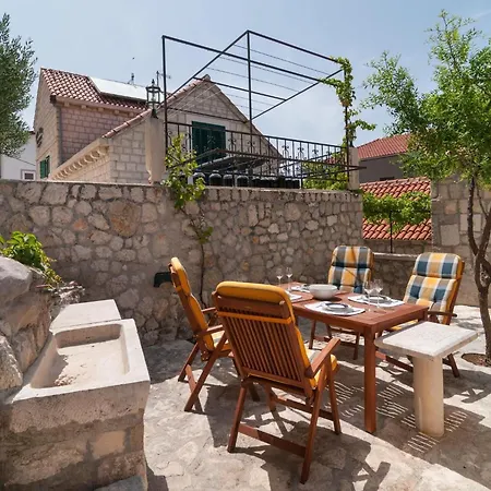 In Mit Privatem Balkon By Interhome أوميس