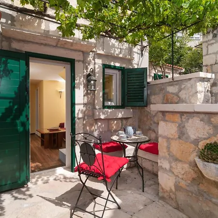 شقة In Mit Privatem Balkon By Interhome أوميس