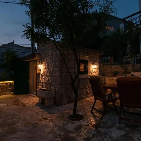 شقة In Mit Privatem Balkon By Interhome أوميس